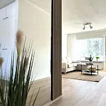 Modern And Elegant Three-room Cityhome Apartment *